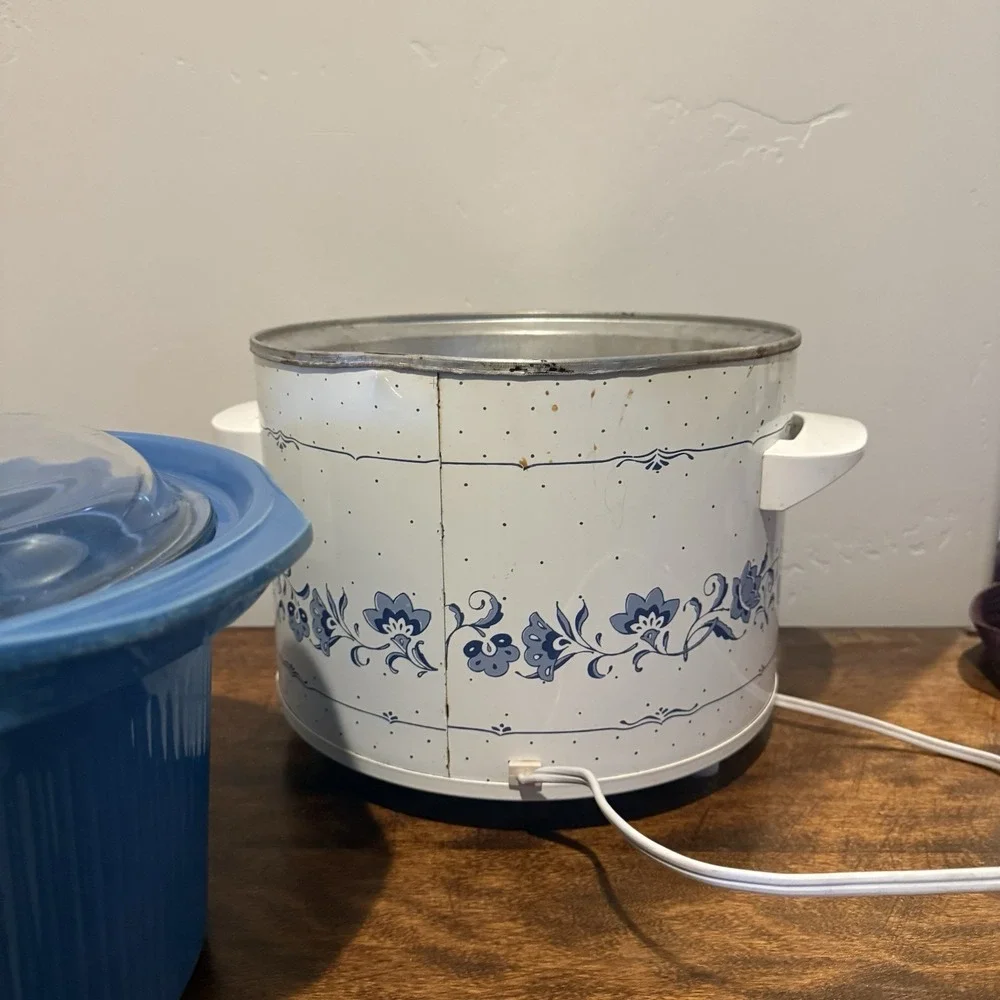 Vintage Rival 6 Quart Crock Pot Slow Cooker Blue Floral Delft 3656